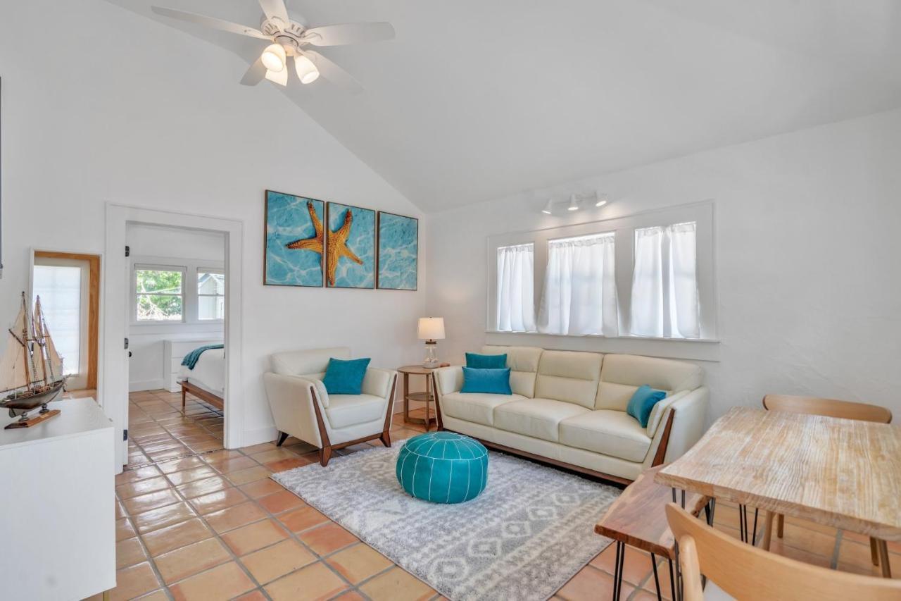 Sarasota, Fl Bungalow - Bright & Breezy Coastal Vibes - 10 Mins To White Sand Beaches Home Bagian luar foto