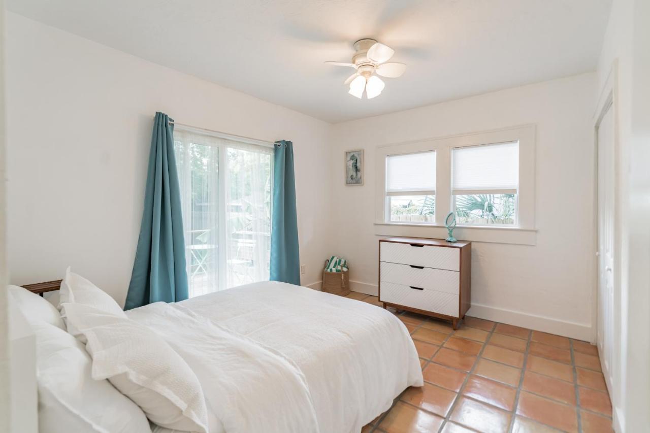 Sarasota, Fl Bungalow - Bright & Breezy Coastal Vibes - 10 Mins To White Sand Beaches Home Bagian luar foto